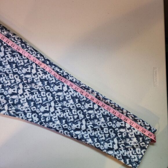 Chicos Jeggings Womens 3 (Large) Blue White Arctic Animal Print Platinum Pull-On - Picture 8 of 11